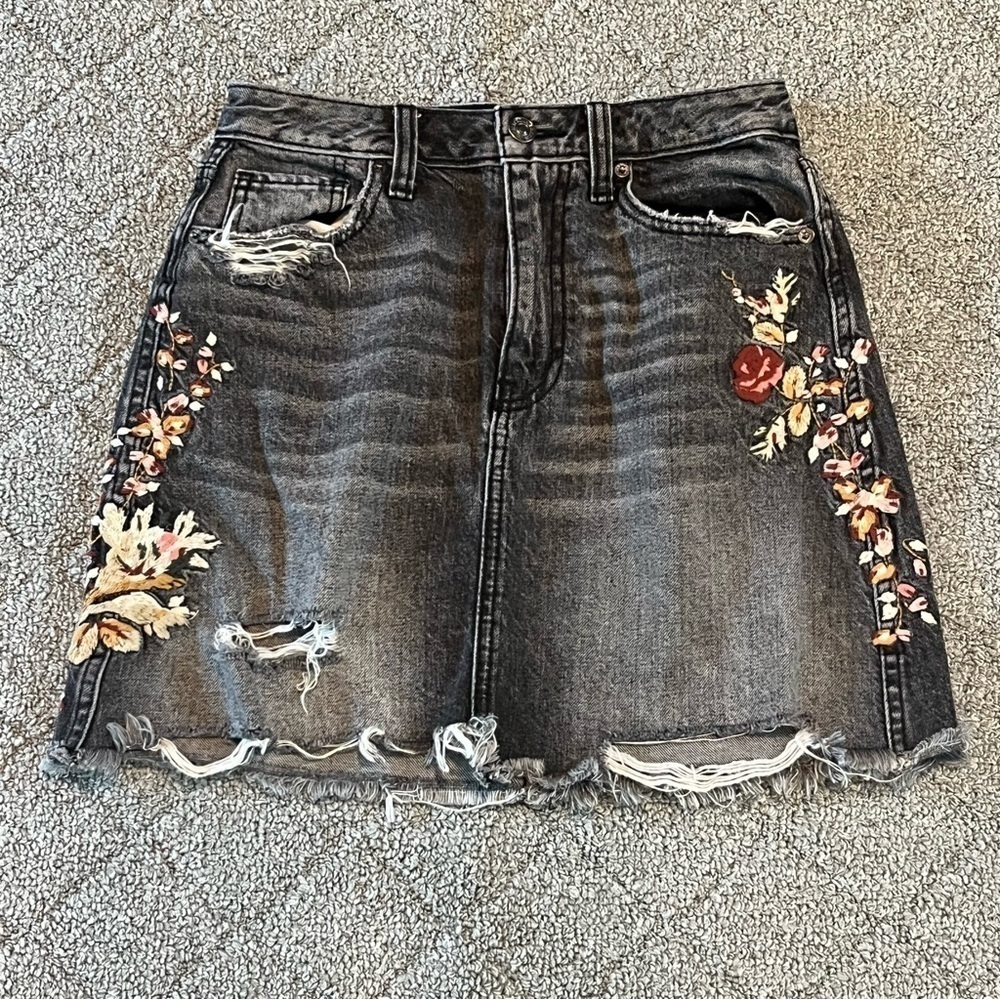 Abercrombie & Fitch Skirt Womens Size 26 Black Embroidered Floral Denim Jean